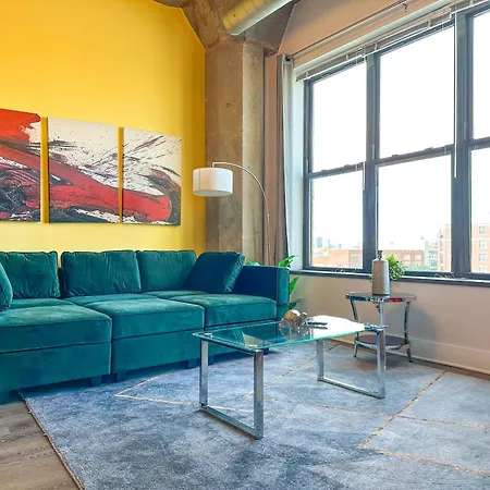 Business Ready 2Br Apartment In South Loop With Skyline View, Optional Parking & Gym Access Close To Mccormick, Downtown & Cta