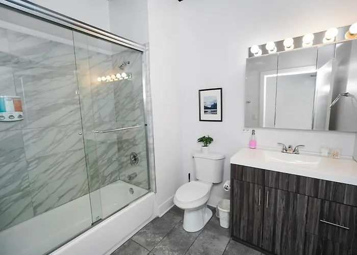 Business Ready 2br In South Loop With Skyline View, Optional Parking & Gym Access Close To Mccormick, Downtown & Cta Appartamento