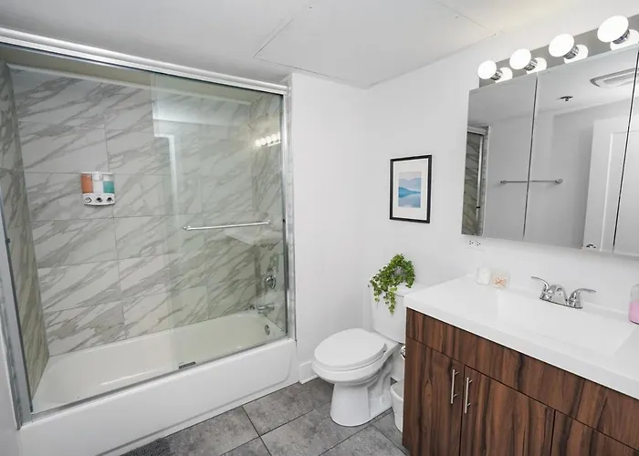 Business Ready 2br In South Loop With Skyline View, Optional Parking & Gym Access Close To Mccormick, Downtown & Cta Appartamento